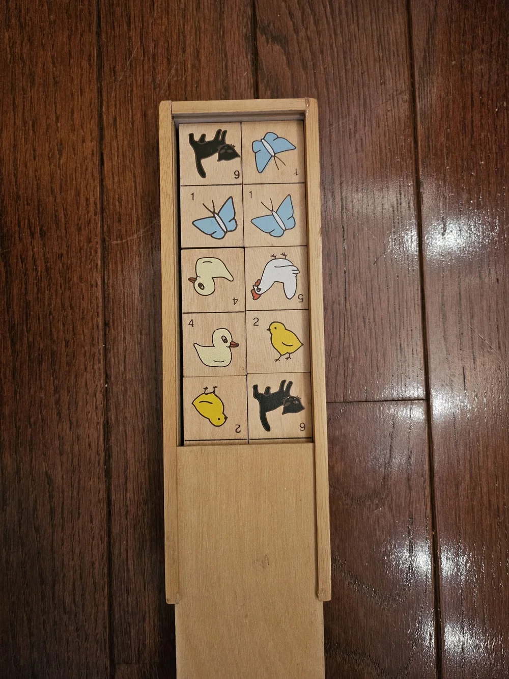 Vtg wooden animal dominoes stored in wooden sliding box